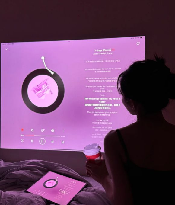 五一宅家用大眼橙C2 Air高亮版让快乐加倍pg电子模拟器免费版2025家用投影仪推荐：(图2)